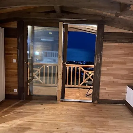 Cedar 1-bed House With Stunning Views بيت للعطل *