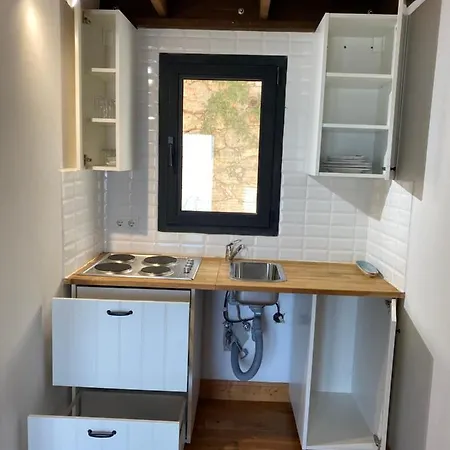 Cedar 1-bed House With Stunning Views Palamutbuku