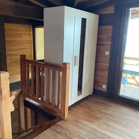 بيت للعطل Cedar 1-bed House With Stunning Views *